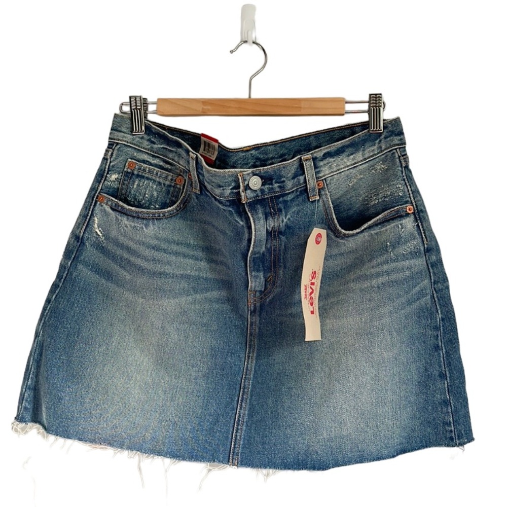 Levi’s NWT Denim Jeans Distressed Frayed Mini Skirt 31